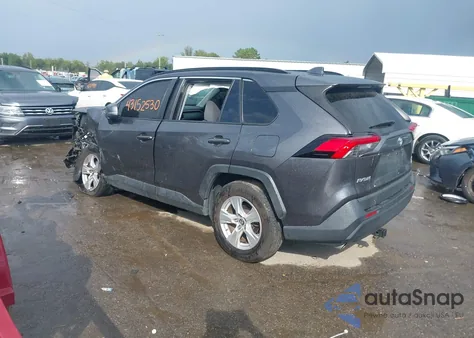 2019 Toyota Rav4 Xle z USA, uszkodzony, nr VIN JTMP1RFV9KJ008663